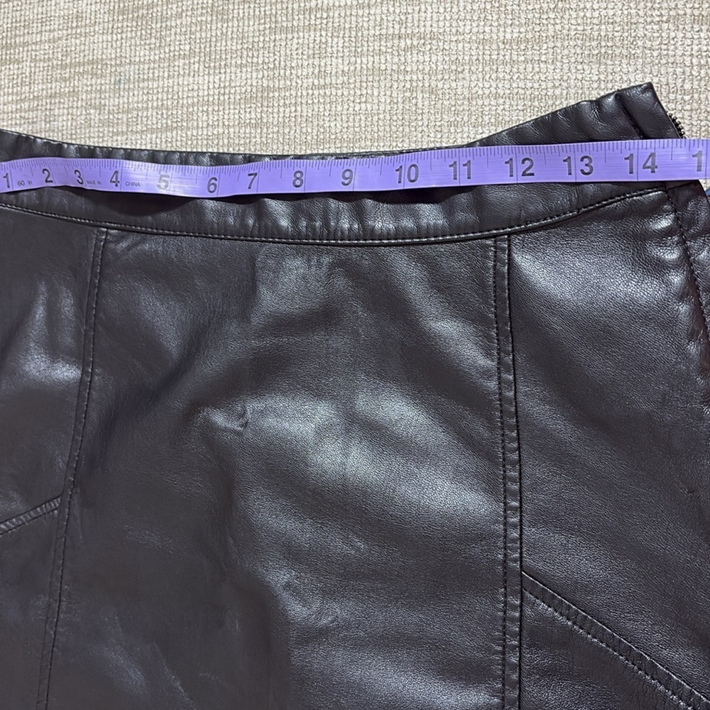 ⭐️ H&M Black Faux Leather Skirt - size 10 - Picture 7 of 9